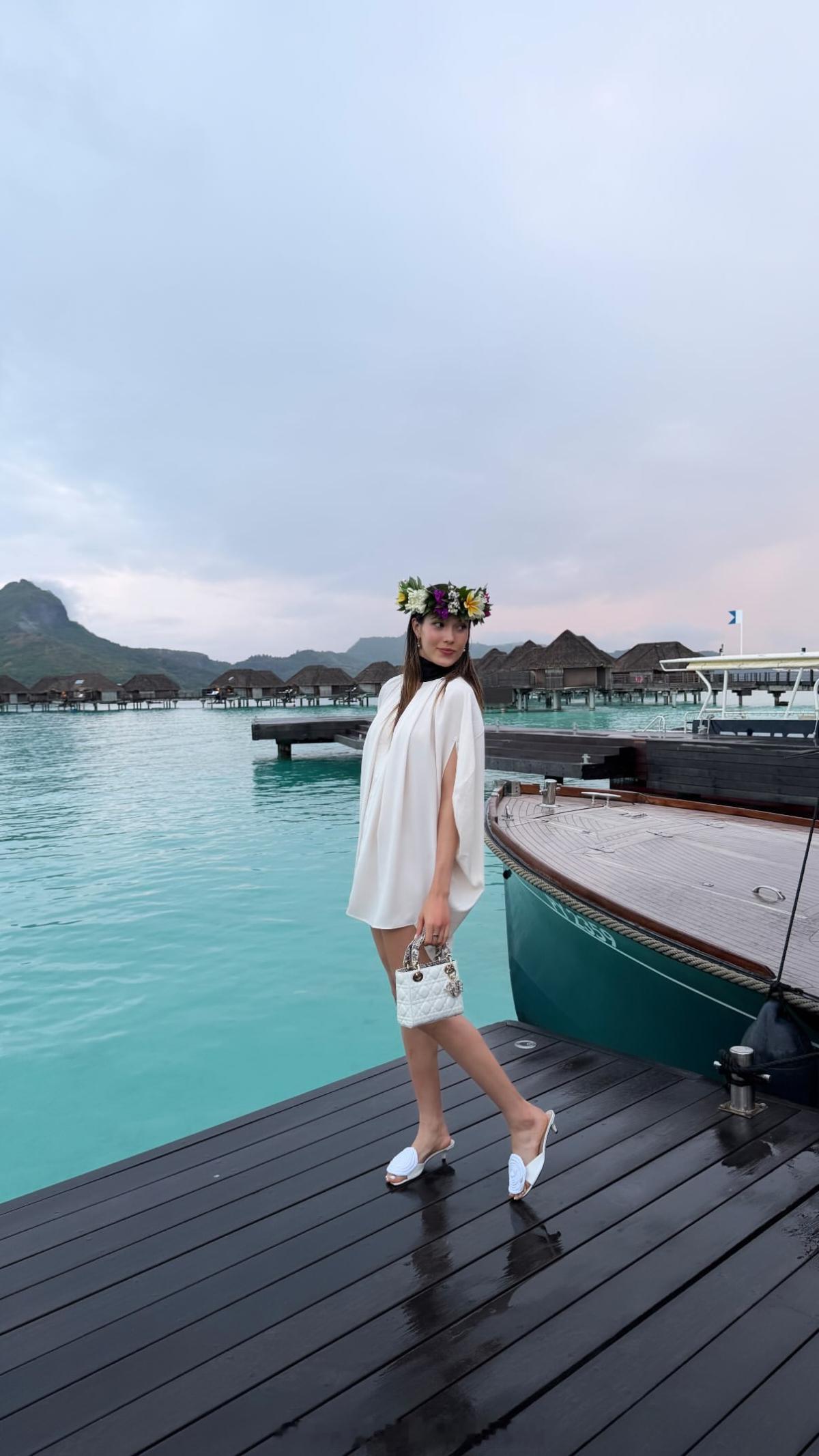 谷爱凌 【ins更新】好美丽的花环公主🤩鞋子和手包都来自迪奥 ​​​
