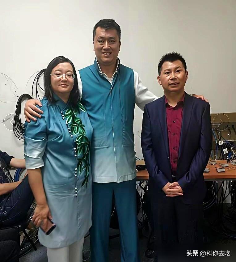 侯耀华替戴志诚算了笔18年的账，想用钱把事平了，结果把伦理那点遮羞布，彻底给扯了