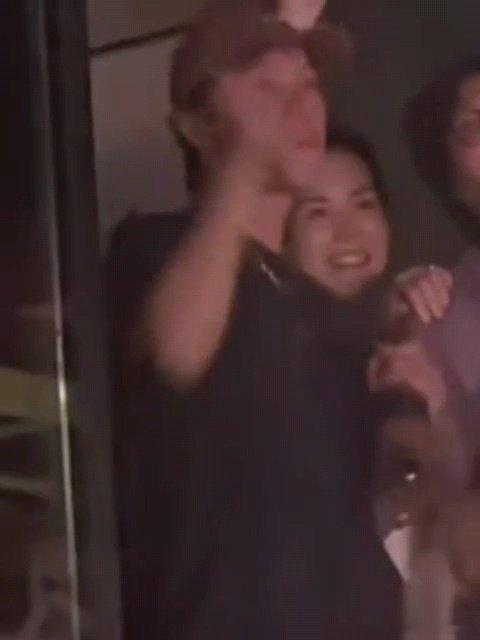 王菲无名指疑似戴了钻戒 这都能发现
