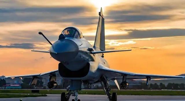 歼-10不要，F-16不买，越南砸锅卖铁也要买法国阵风？
越南把下一代战斗机的目