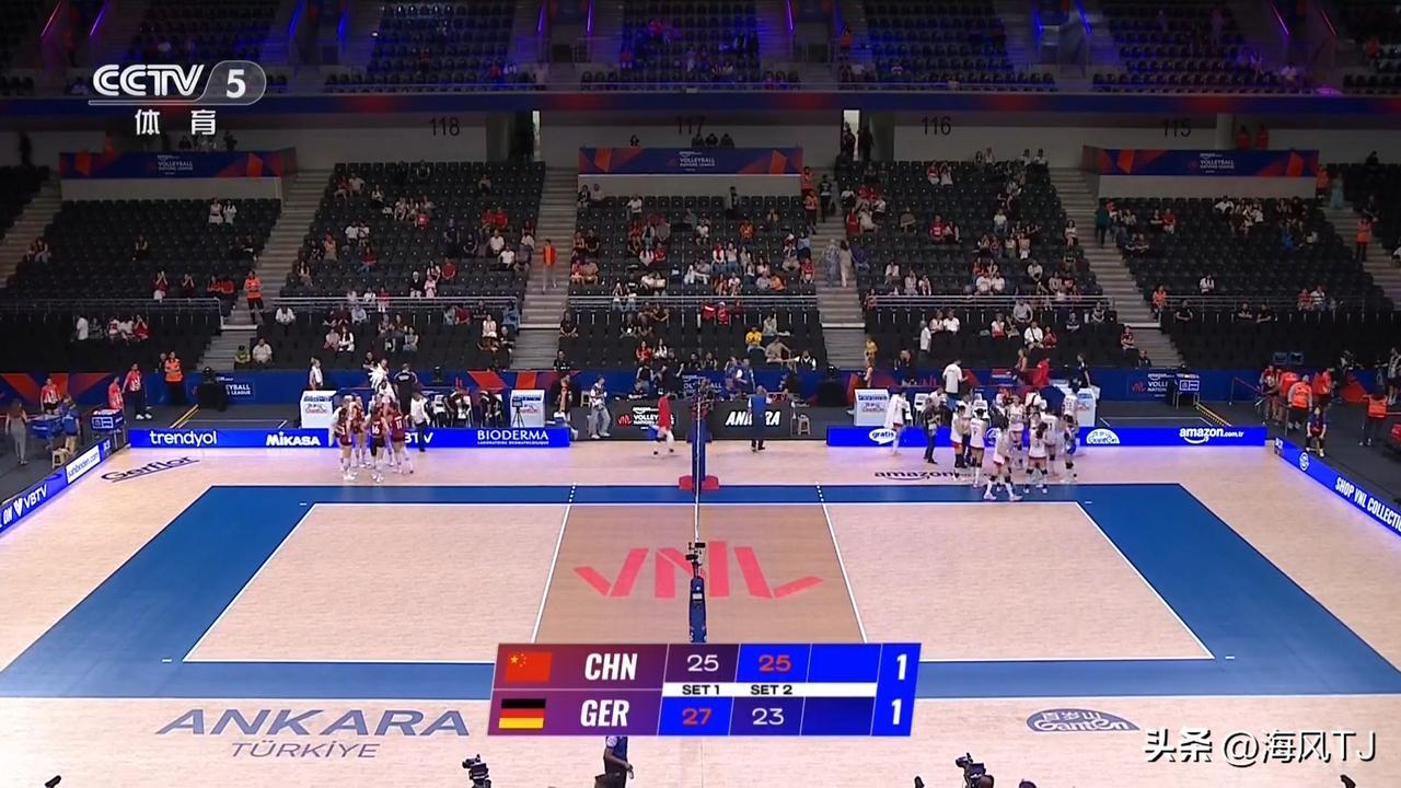 女排世联赛土耳其站中国女排
       第一局中国女排25：27德国女排
  