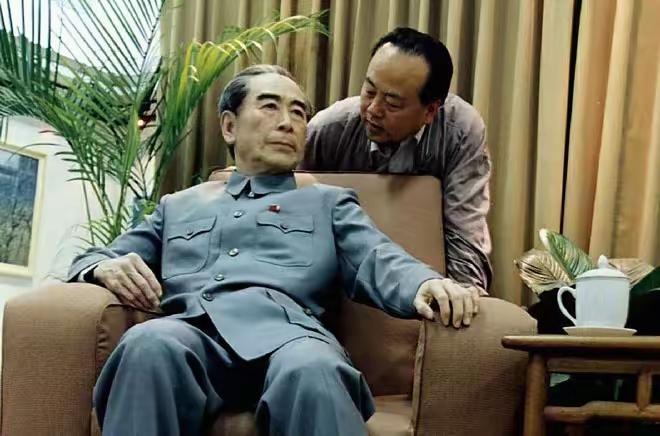 1973年9月16日下午，周总理来到杭州西泠印社的楼外楼用餐。入座后，周总理对姜