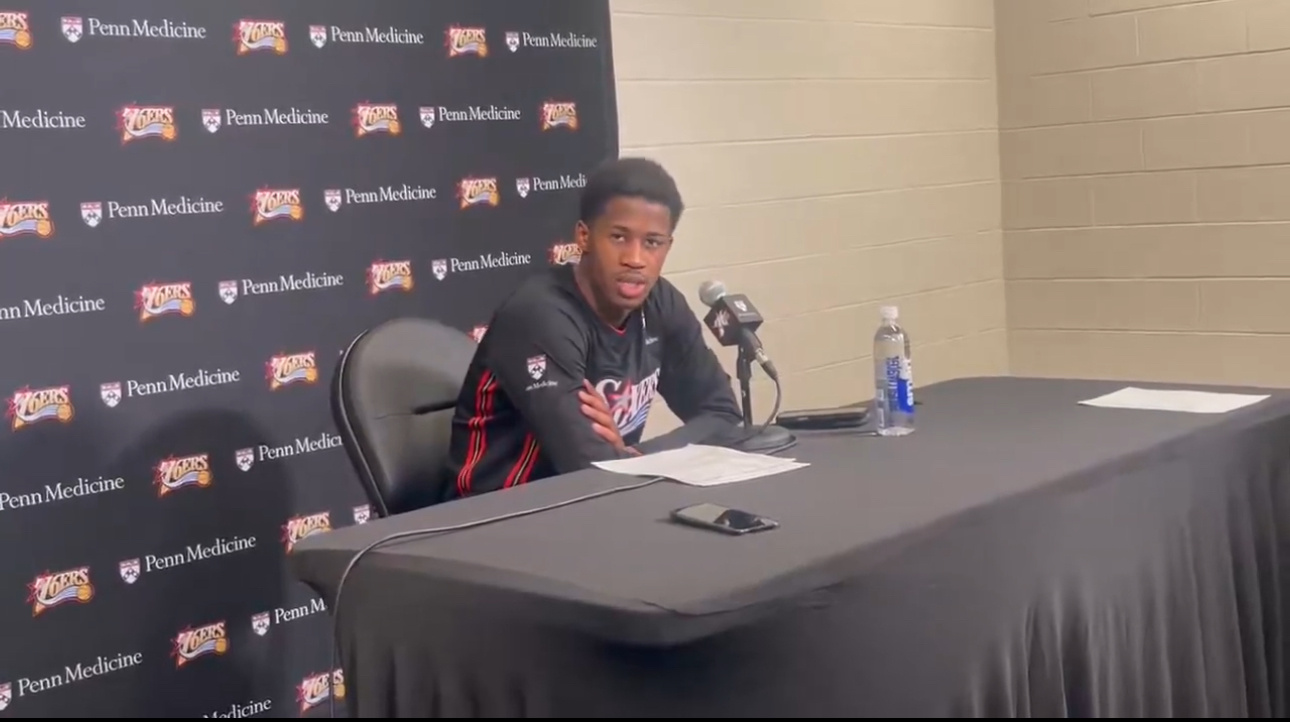 VJ·埃奇库姆赛后采访时，被问及队友保罗·乔治即将回归，这对球队在场上的帮助会有