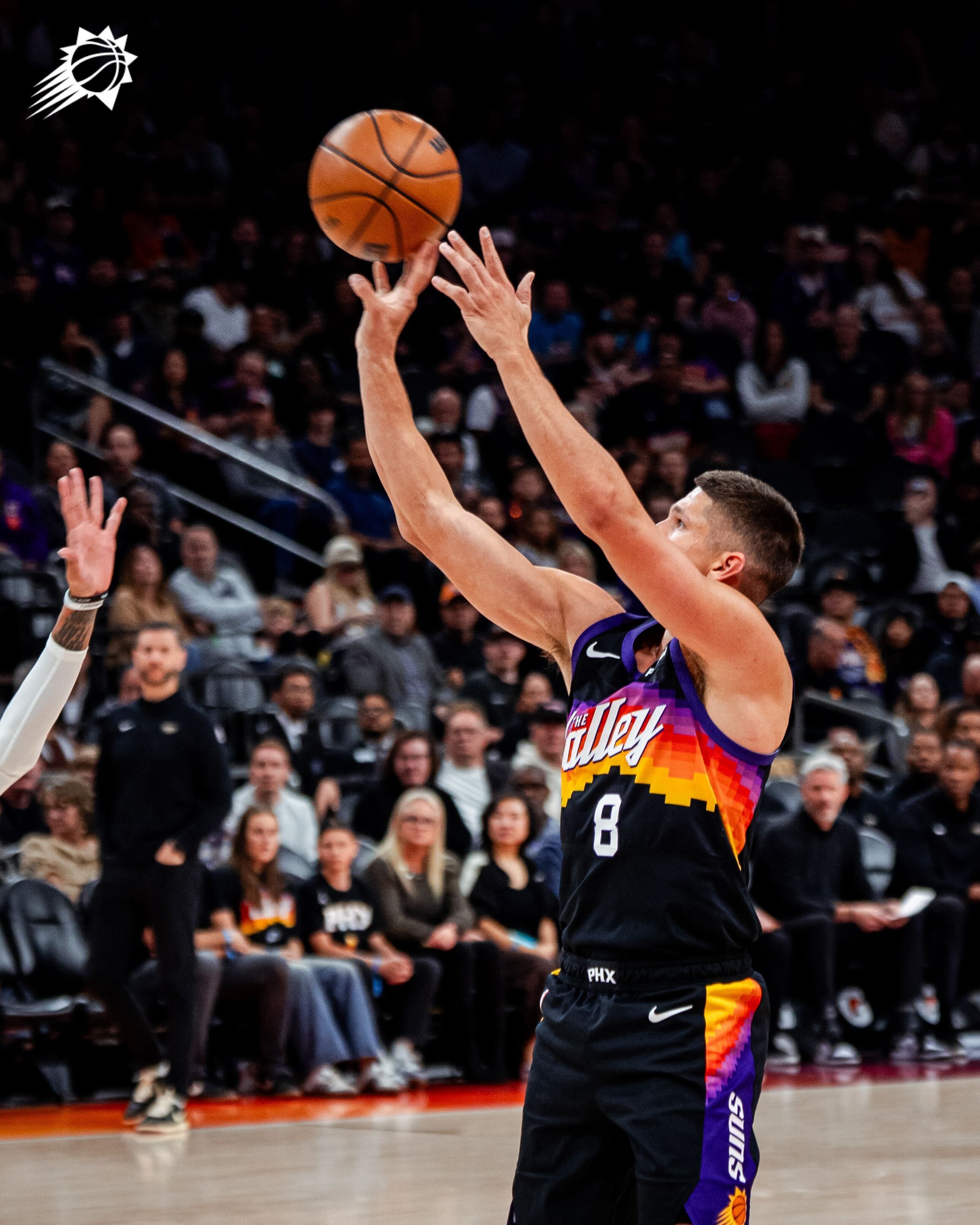 阿伦已经命中了2记三分，拿到8分！菲尼克斯太阳 ｜旭日东升 ｜ 鹈鹕vs太阳