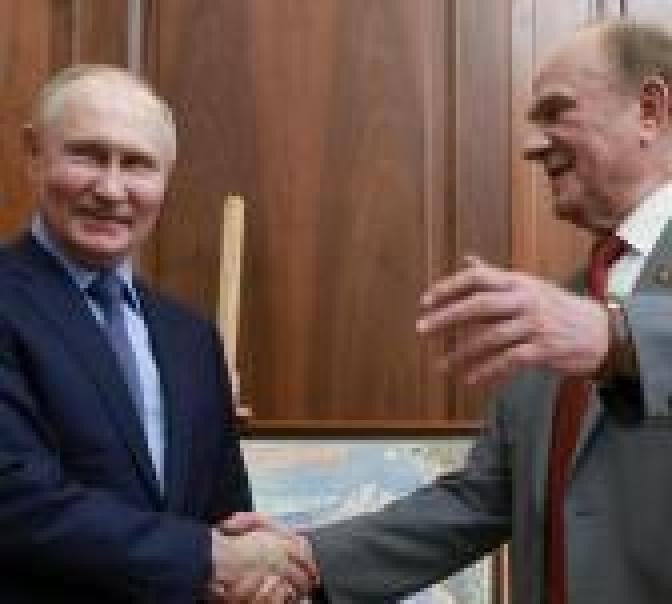 快讯！快讯！。
 
俄罗斯共产党主席久加诺夫突然宣布了。
 
79岁的久加诺夫在