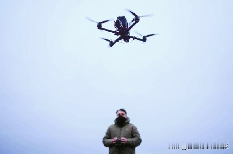 波兰在波罗的海上空拦截俄罗斯飞机！
路透华沙12月25日电——北约成员国波兰军方