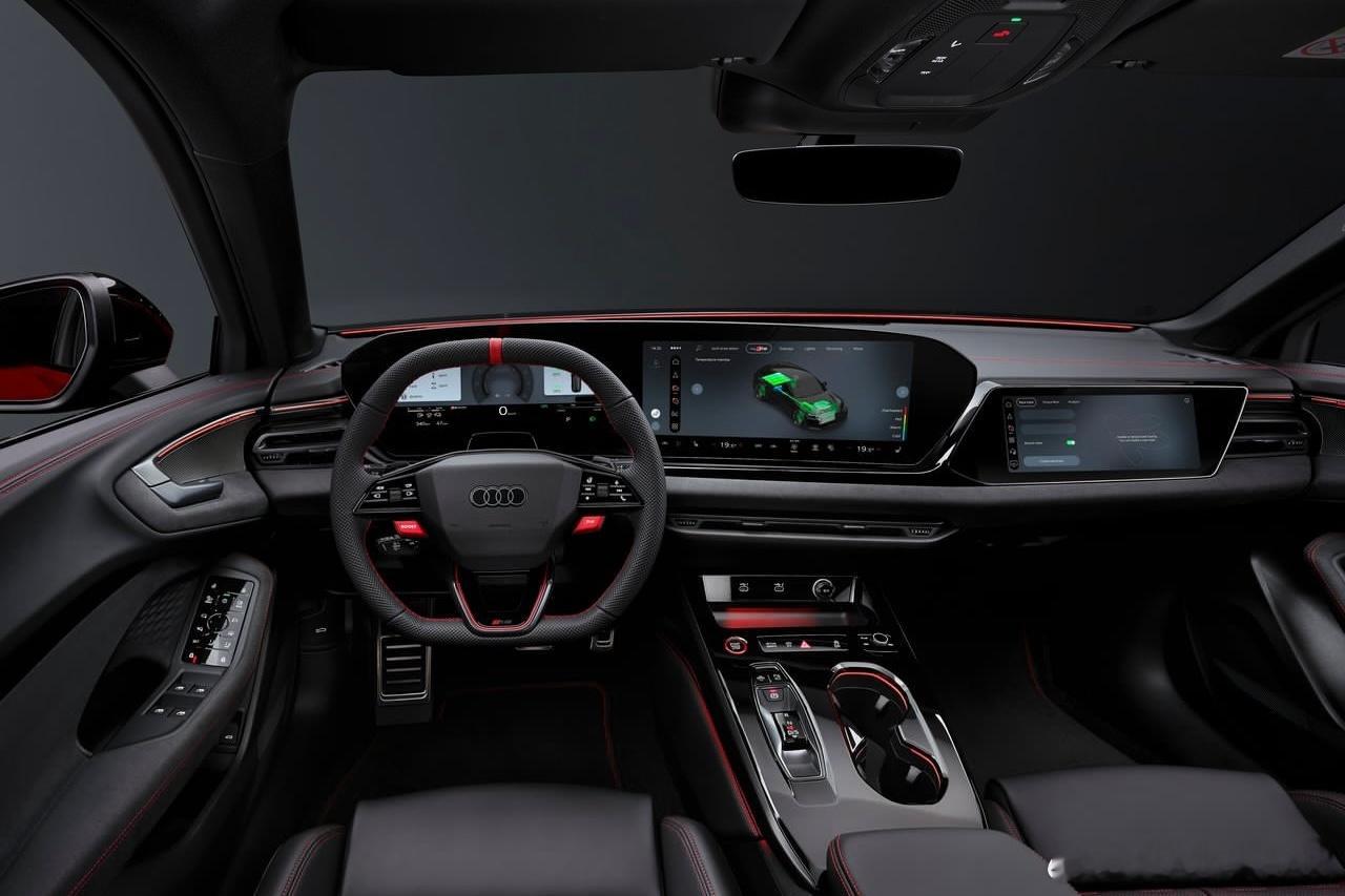 奥迪在《飞驰人生3》上映这个时间节点，发布全新RS5 & RS5 Avant官图