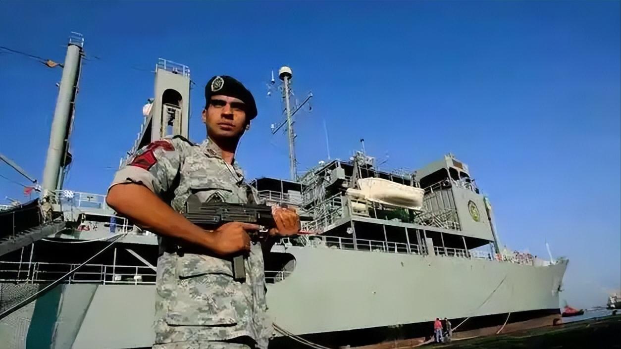 又打起来了！停火刚延期，伊朗海军直接开火
 
特朗普前脚刚给自己找了个台阶宣布停