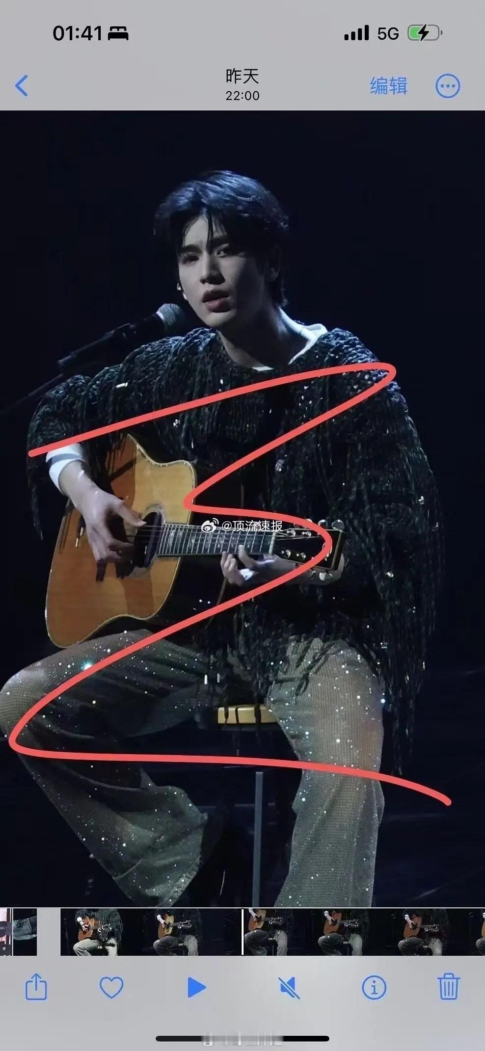 张凌赫跨年舞台彩排图，确实是帅的发光[举手] 