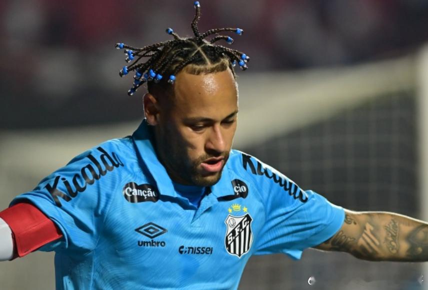 巴西记者Lucas Musetti Perazolli报道，内马尔与桑托斯续约至