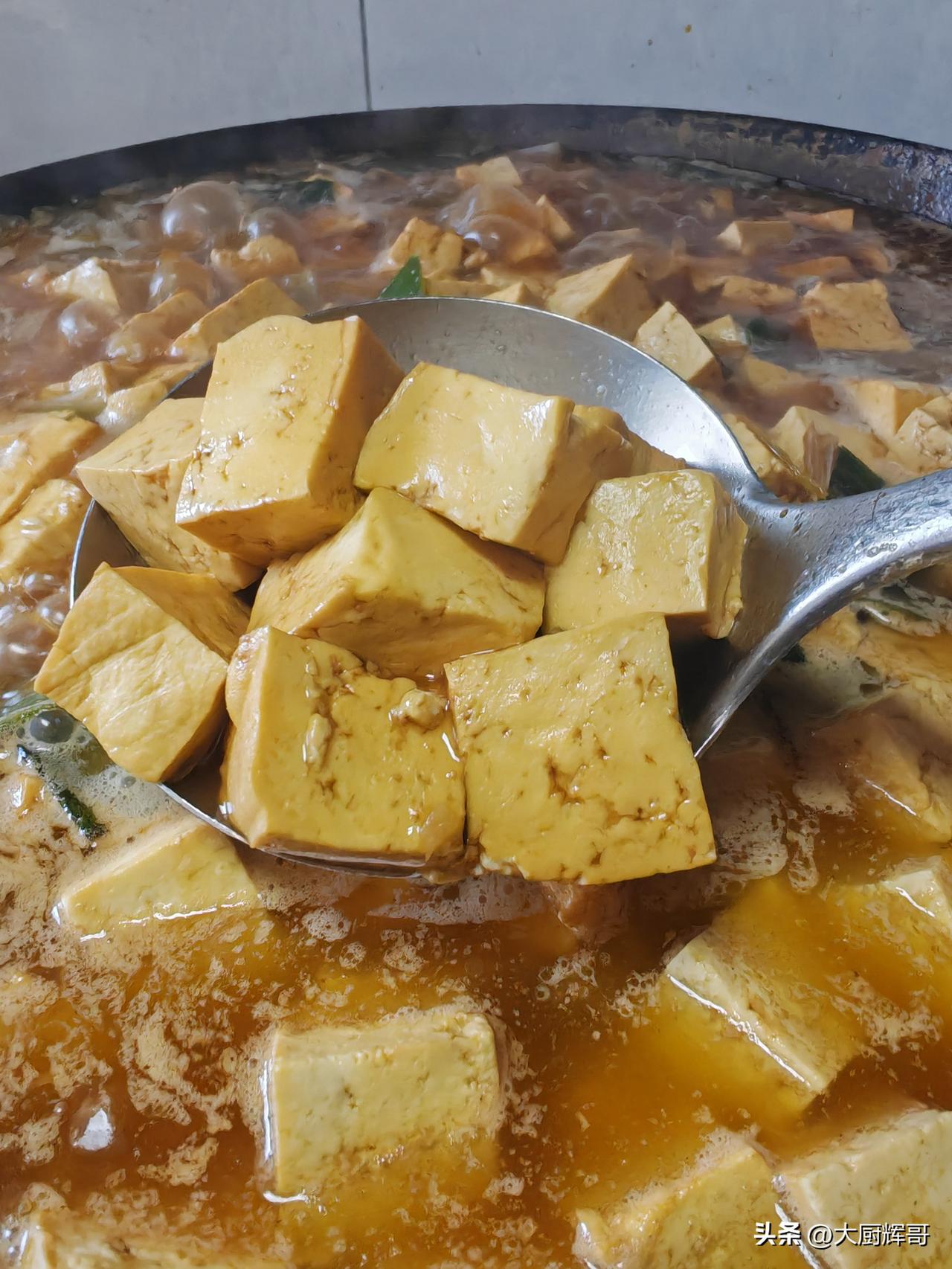 你喜欢东北盒饭里的哪些常见菜地三鲜、家常豆腐、熘肉段、烧茄子、尖椒干豆腐、红烧丸