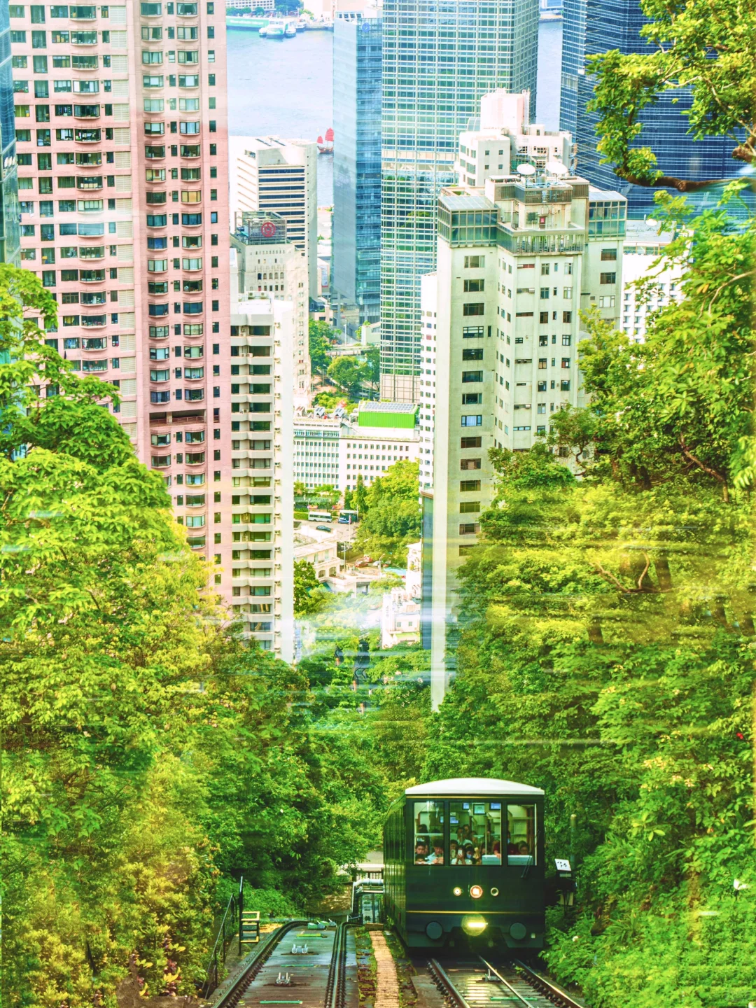 来香港一定要去的地方🚃这样拍太出片了