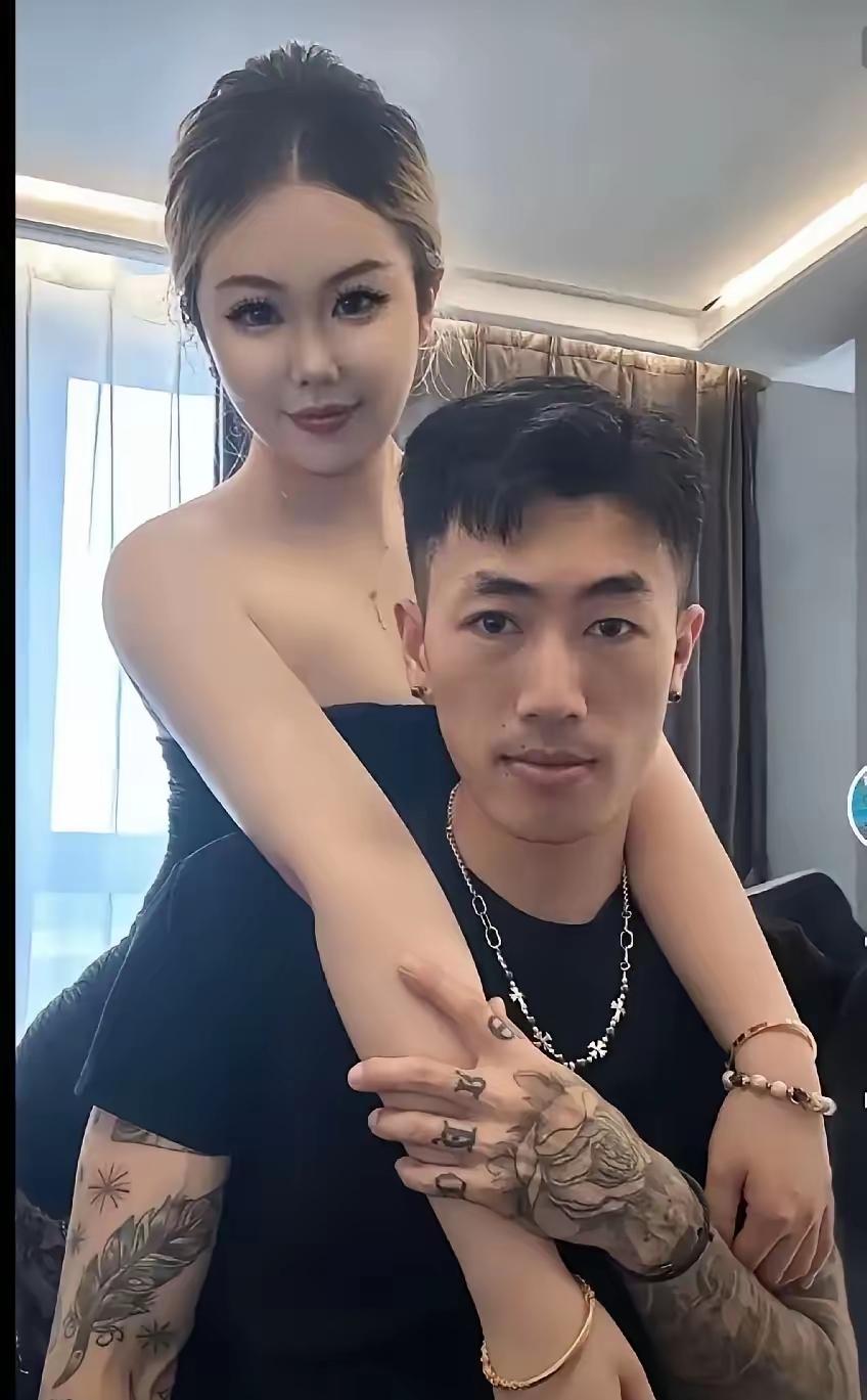 这下真“炫耀”出事了！青岛一位女护士，本来大概是想秀个恩爱，把男友陪自己值夜班的