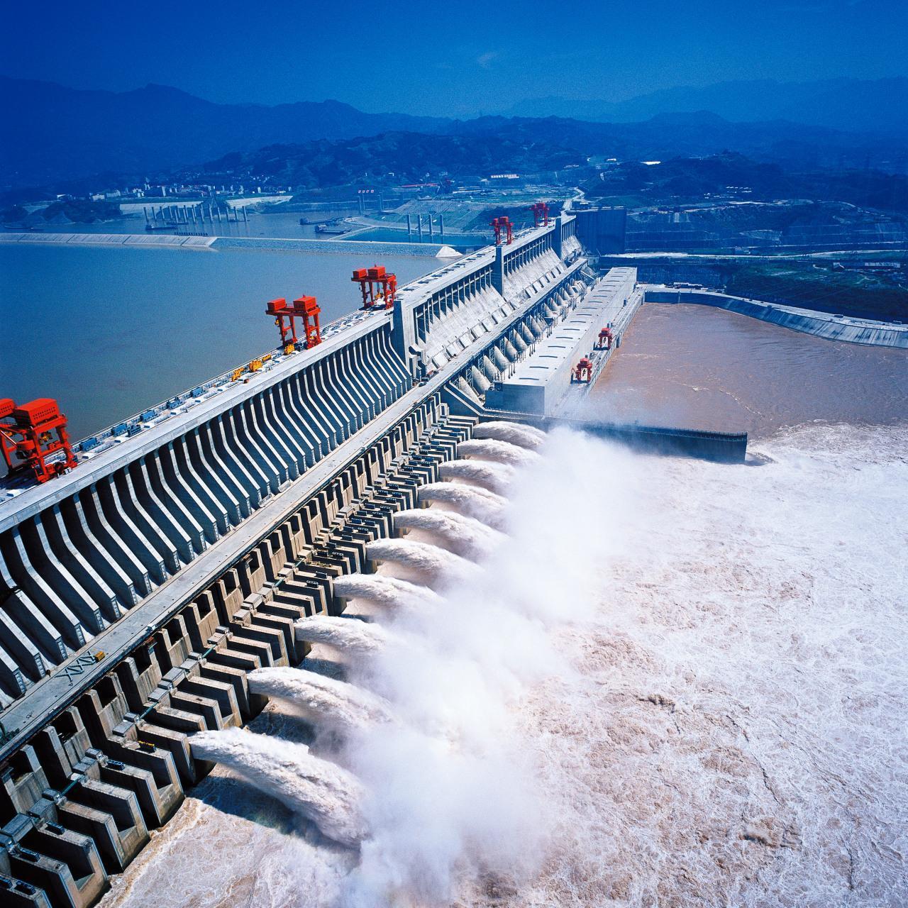 未来石油市场的走势不会有近百年那么吃香了。

从我国各地加油站不难看出，十几年前
