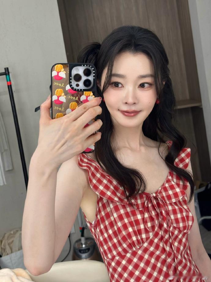 宋轶好硬的自拍  宋轶好硬的自拍📸真的是太让我觉得佩服咱们姐了呀，真的好想问一