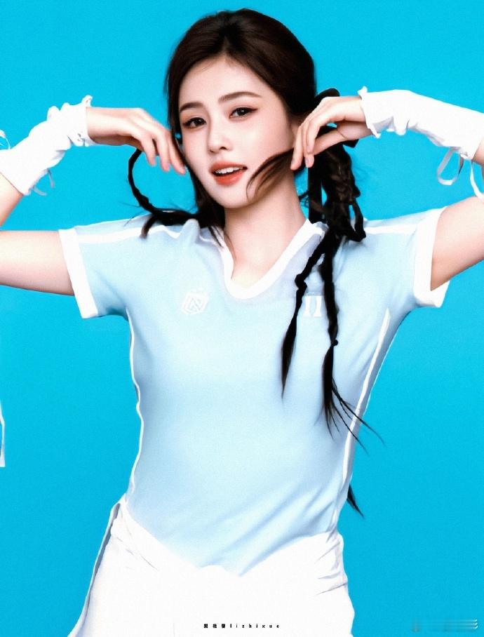 白鹿运动少女写真白鹿运动少女写真📸拍的也太好看了吧，这一套造型真的很适合跳舞。