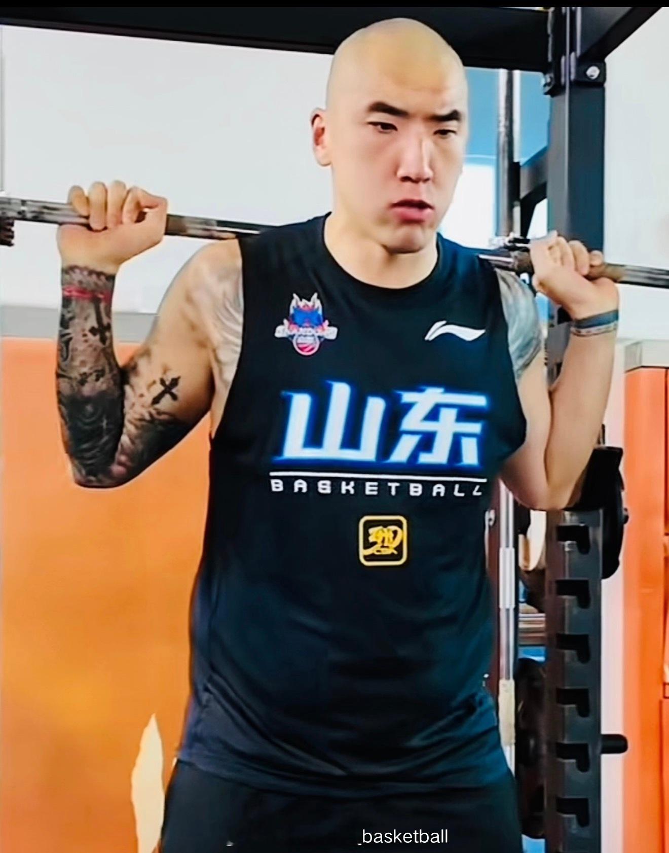 汉林，你之前那头型呢？你得支棱起来啊 