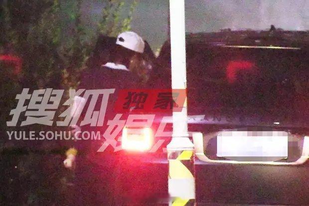 李斯丹妮深夜录音棚下班路透图 ​​​