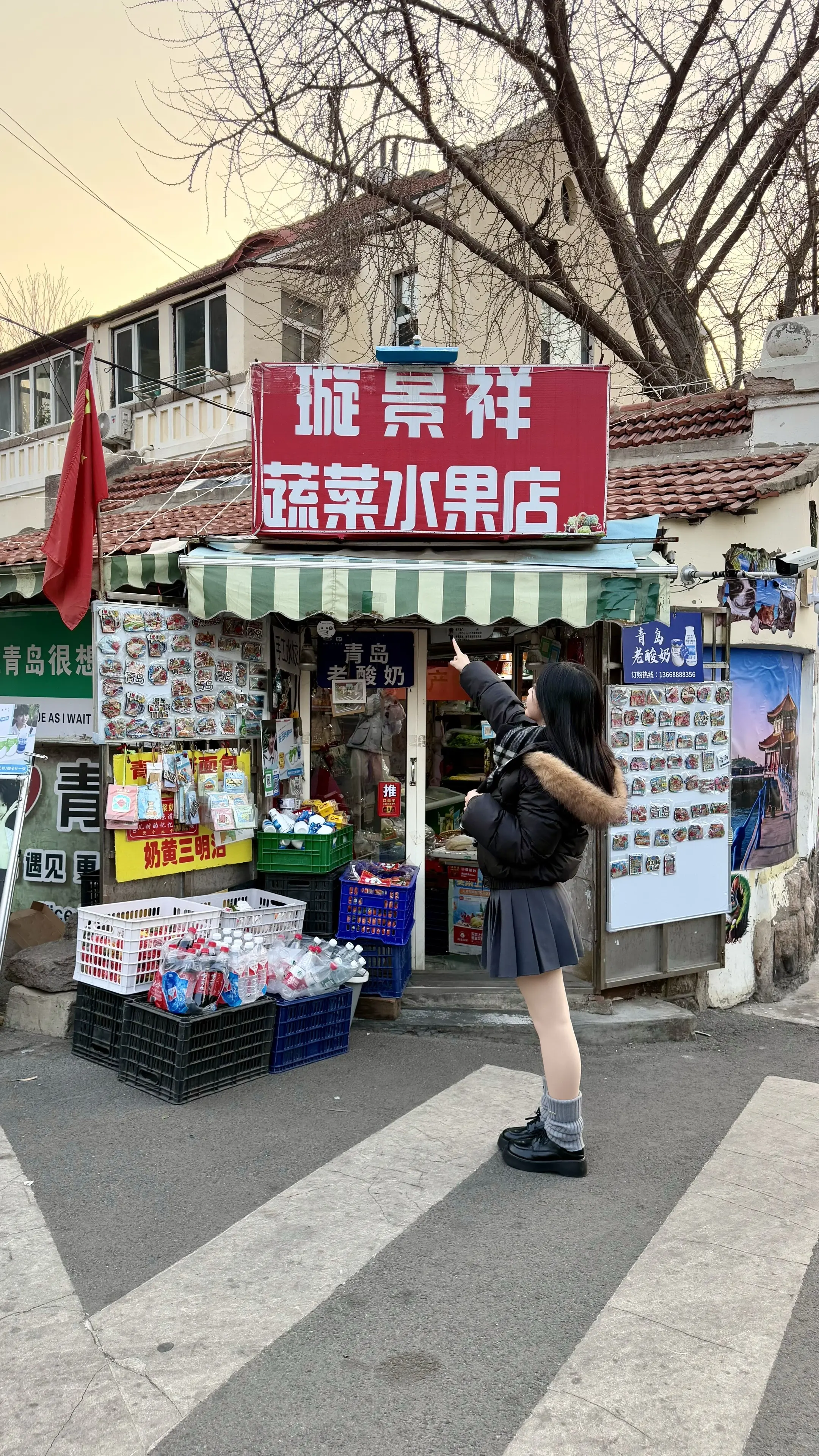 “好喜欢在青岛的老城区散步”