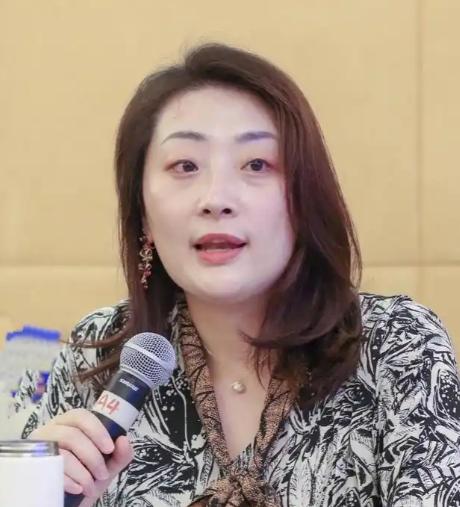 宗泽后叫的欢也没用
宗馥莉的沉默已经完胜他


宗馥莉的沉默比回应更有力量
不是
