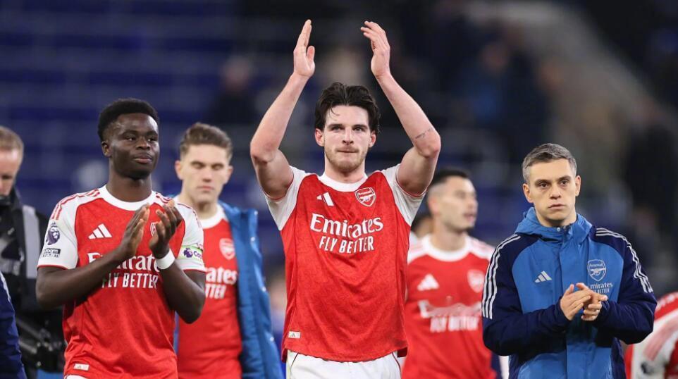 据BBC报道，前英格兰前锋韦恩-鲁尼称赞阿森纳中场球员德克兰-赖斯是三狮军团的“