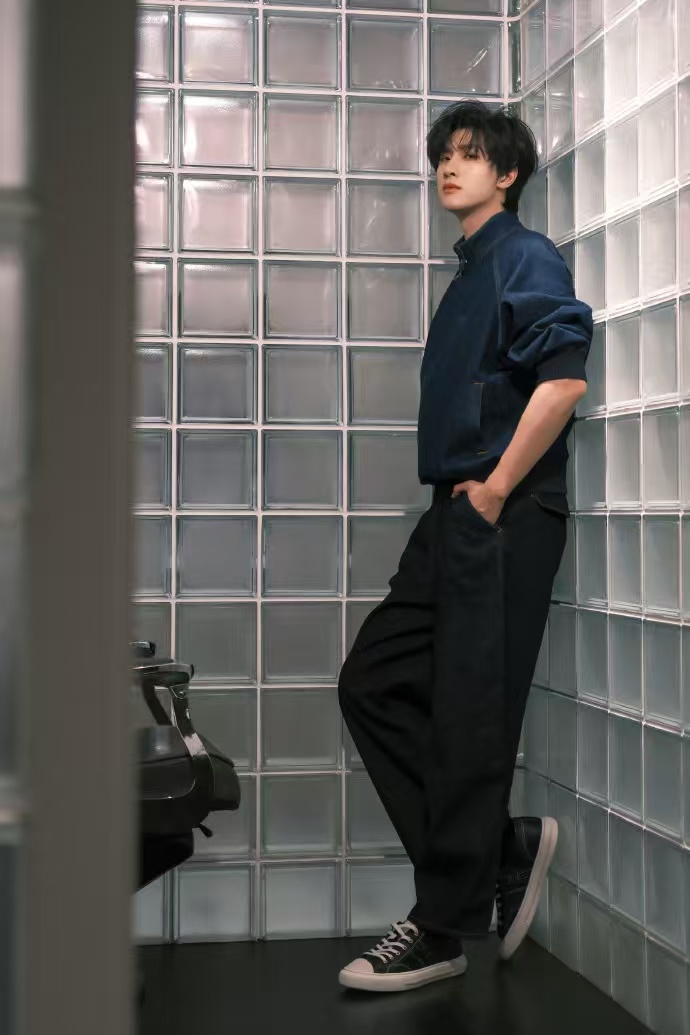 展轩最新营业展轩最新营业状态看起来好好啊，感觉完全没有被影响！190身高的比例果