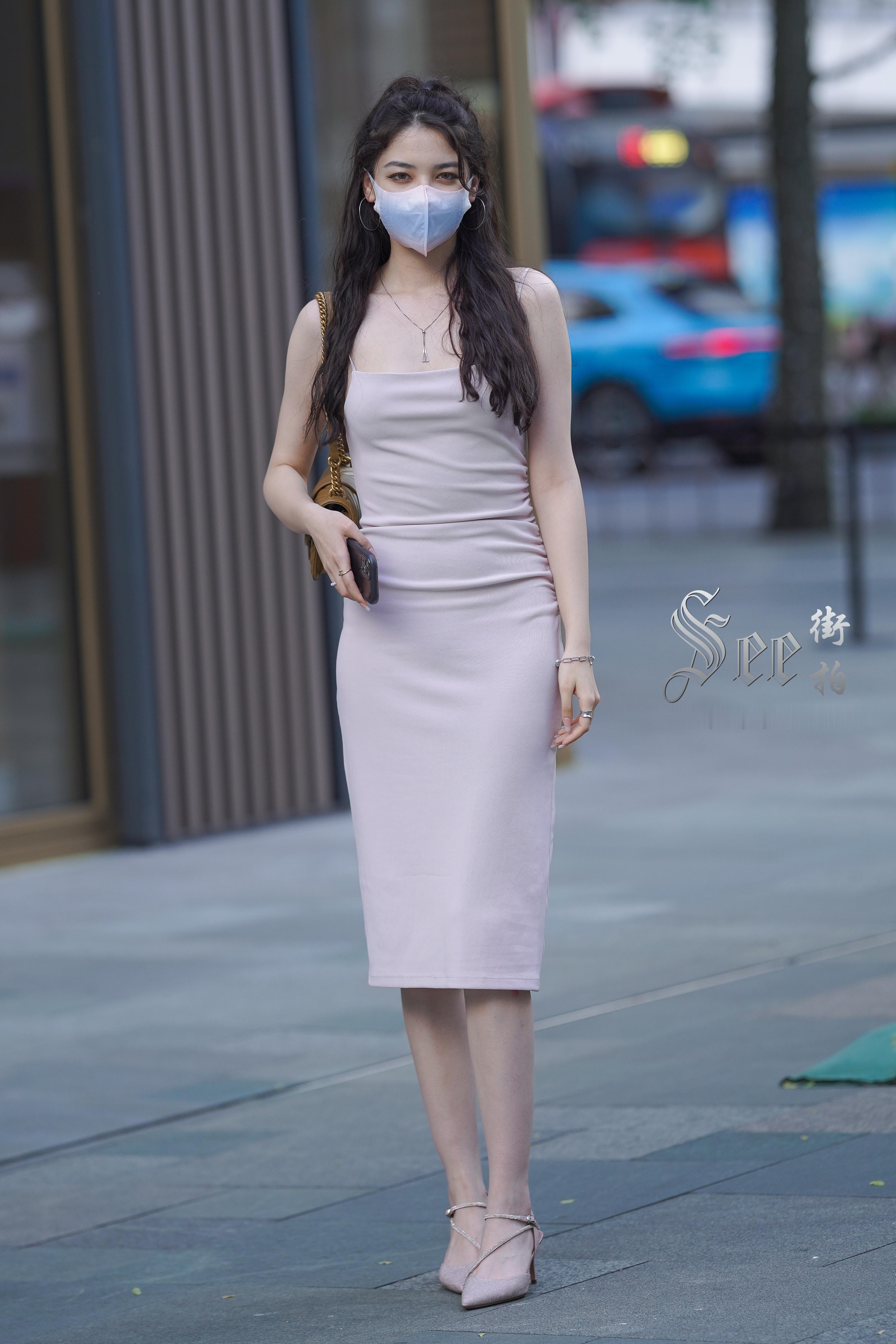 清秀美丽的吊带长裙小姐姐~~ ​​​