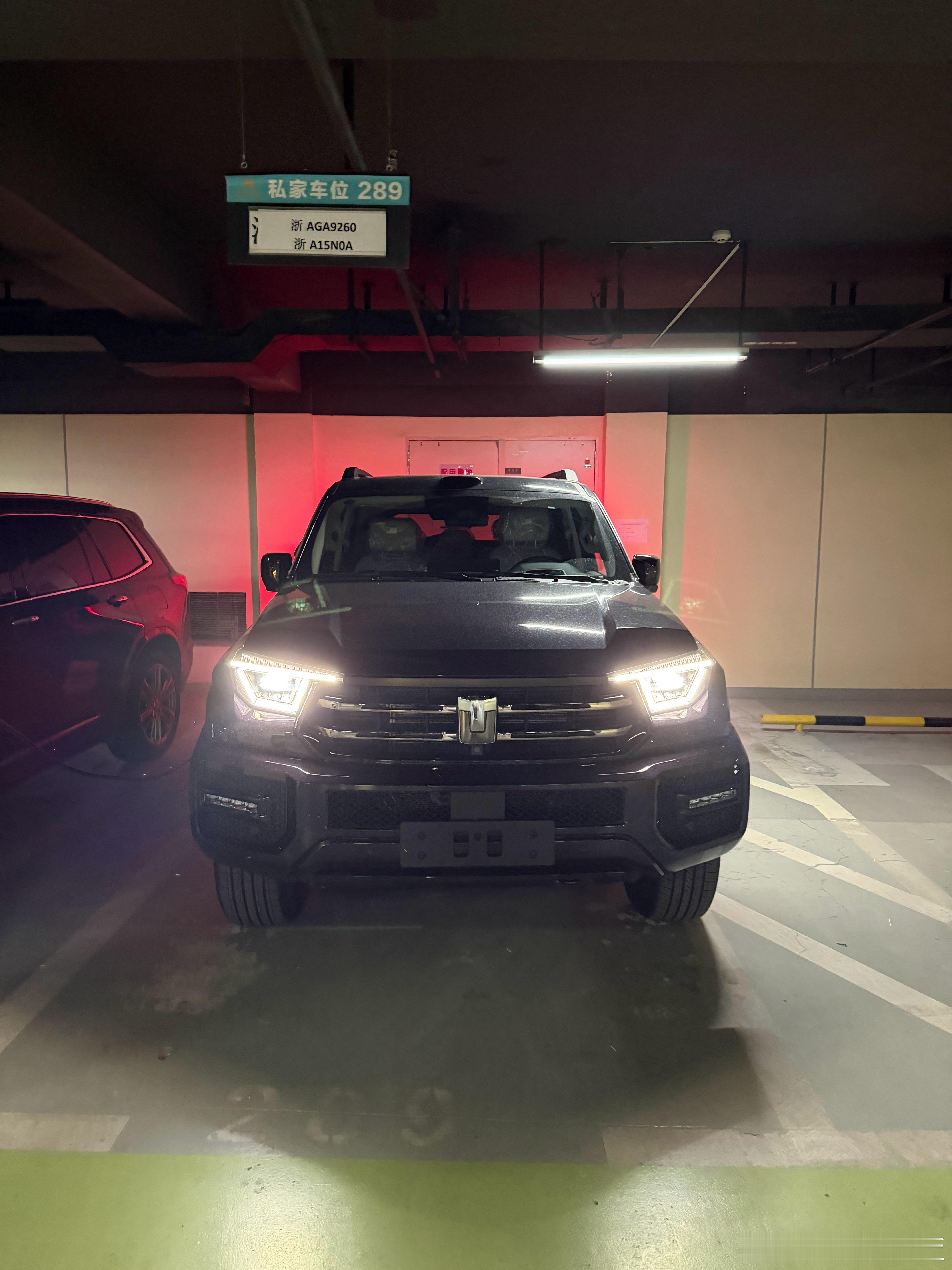 今儿是极氪补能坦克跟姚老板混一天吃9顿