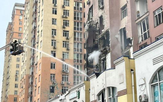 俄军对基辅的空袭，打法突然变了。不再是以前那种分散各地的袭扰，而是把几乎所有弹药