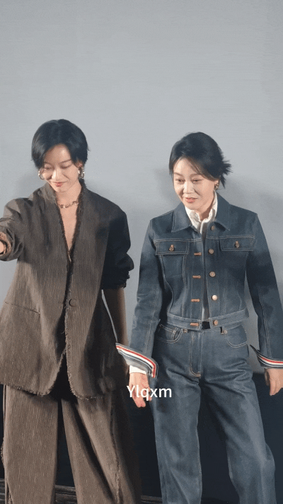 倪妮闫妮复仇摇倪妮闫妮双妮复仇摇剧宣手势舞真是逃不掉，谁来都得跳一段🤣双妮的复