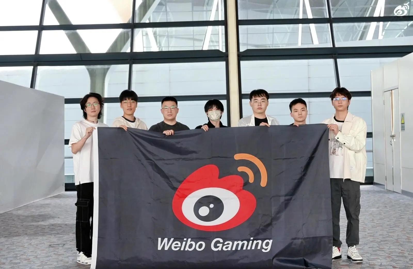WBG分享机场合照：无惧挑战，此志唯赢！世界赛，我们来了！世界赛加油！#S14超