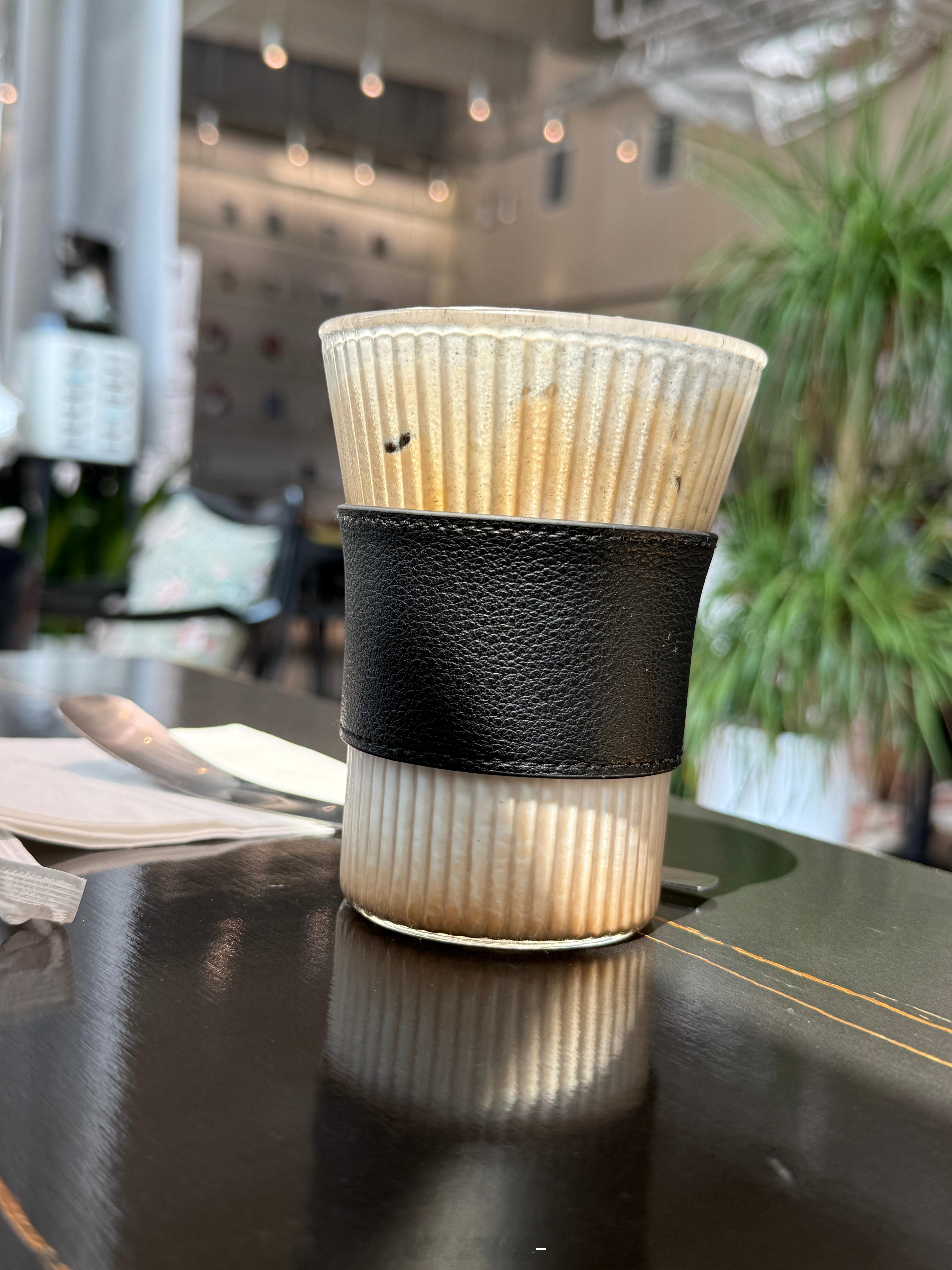 明天就立秋了是不是到喝秋天第一杯奶茶的时间了？明儿请两个朋友喝奶茶吧然后揪当天互
