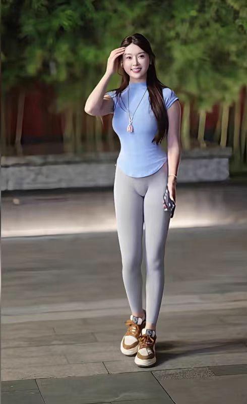 我超爱瑜伽裤！之前买过Lululemon的Align系列，它的面料特别柔软，就像