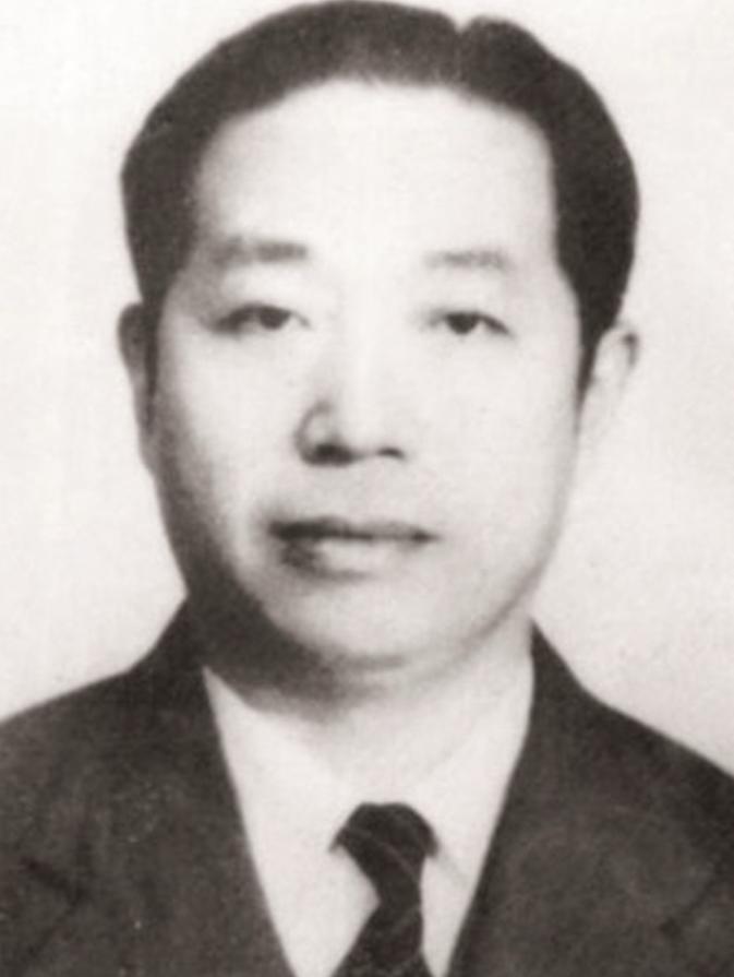 1945 年日军宣布投降，一名日军少将决意把十万支步枪、海量弹药悉数转交地下党员