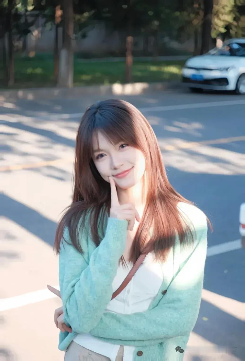 分享甜美小姐姐随手拍6个甜美系户外站姿，简单易学，拍照秒出片！分享唯美的美照 美