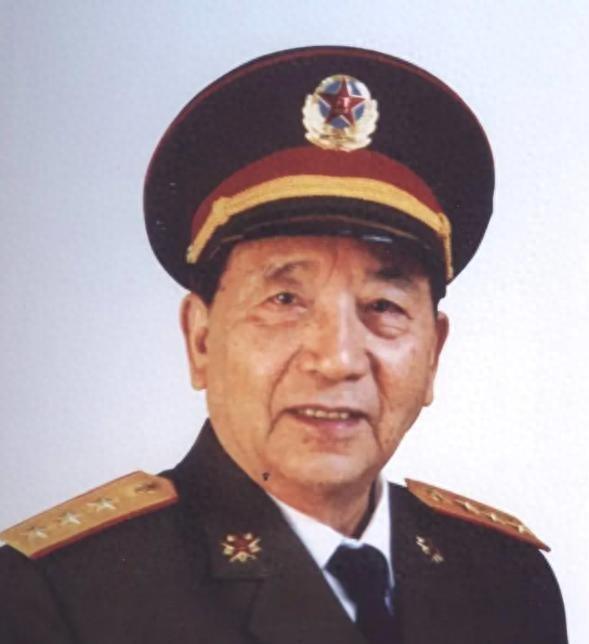 秦基伟一天要抽两包烟，1953年毛主席主动邀请他抽烟，将军却谎称自己不会吸烟！