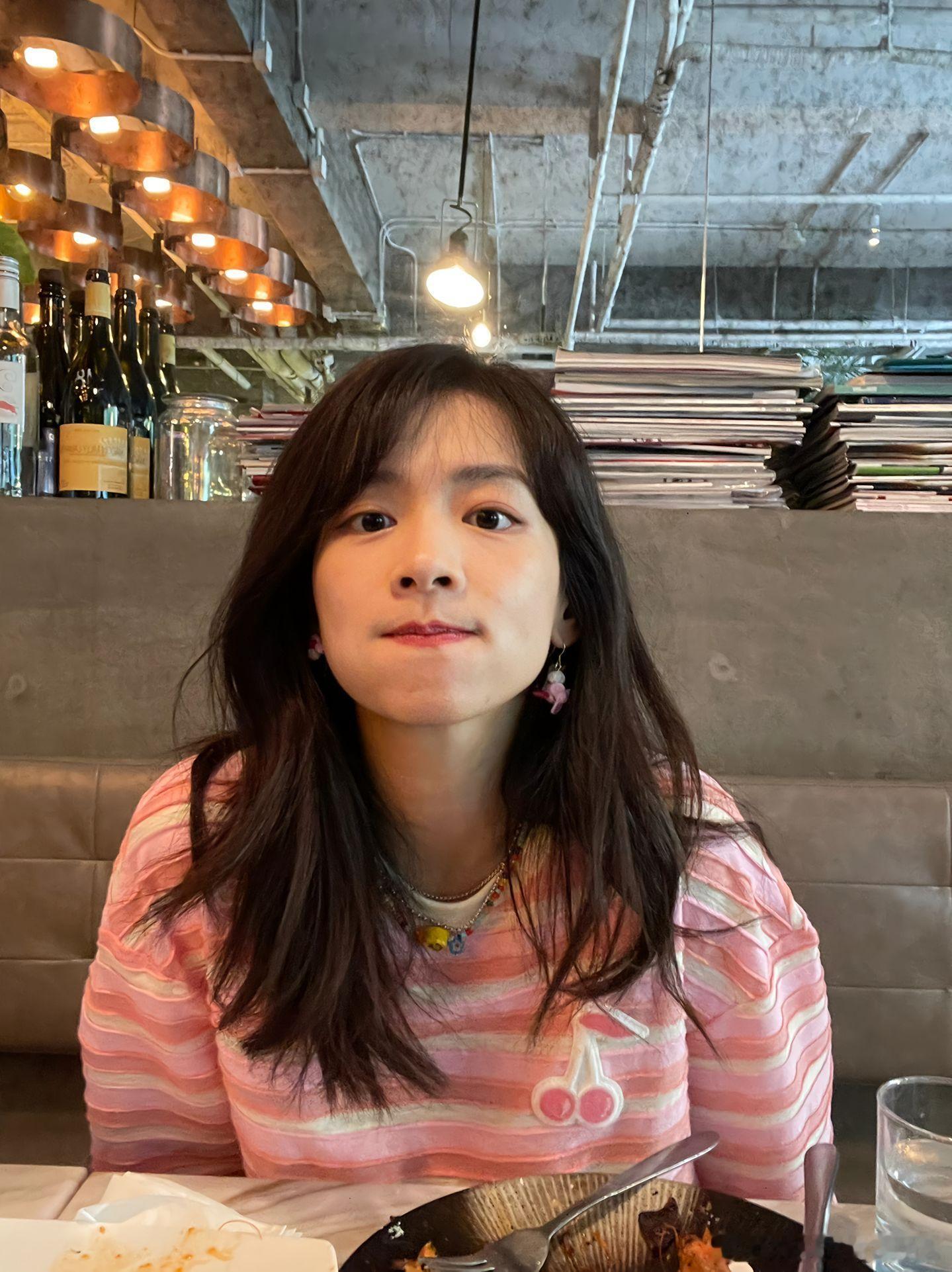 陈昊宇安慰侯佩岑太喜欢看女孩子之间的惺惺相惜了，珍惜、惋惜，都是很美好的情绪，陈