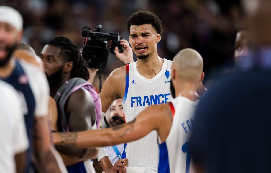 文班亚马哭的不是输给美国 而是夺金预期越来越渺茫的未来

“虽然我只有20岁，但