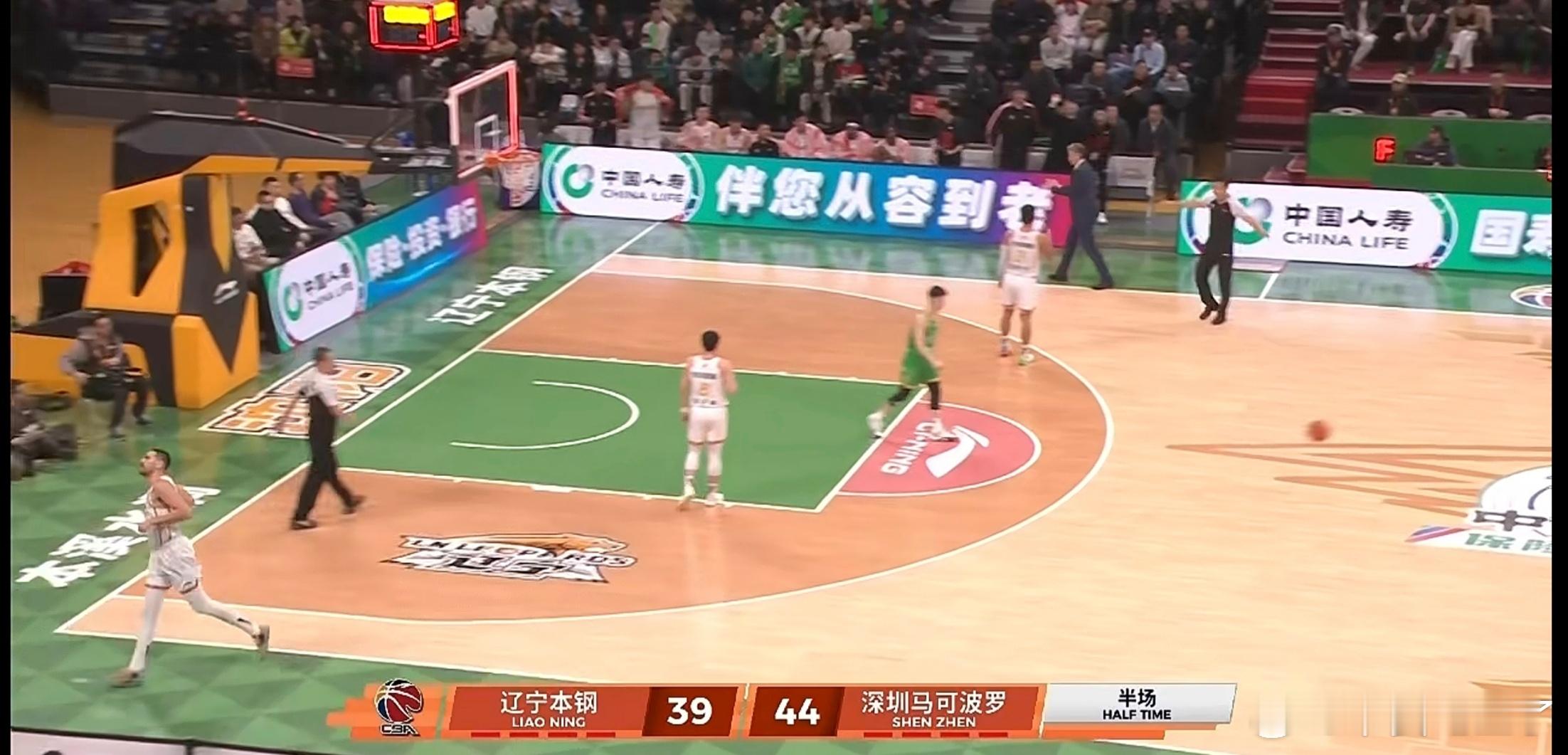 半场比分39比44辽宁队落后深圳5分cba辽宁男篮杨鸣