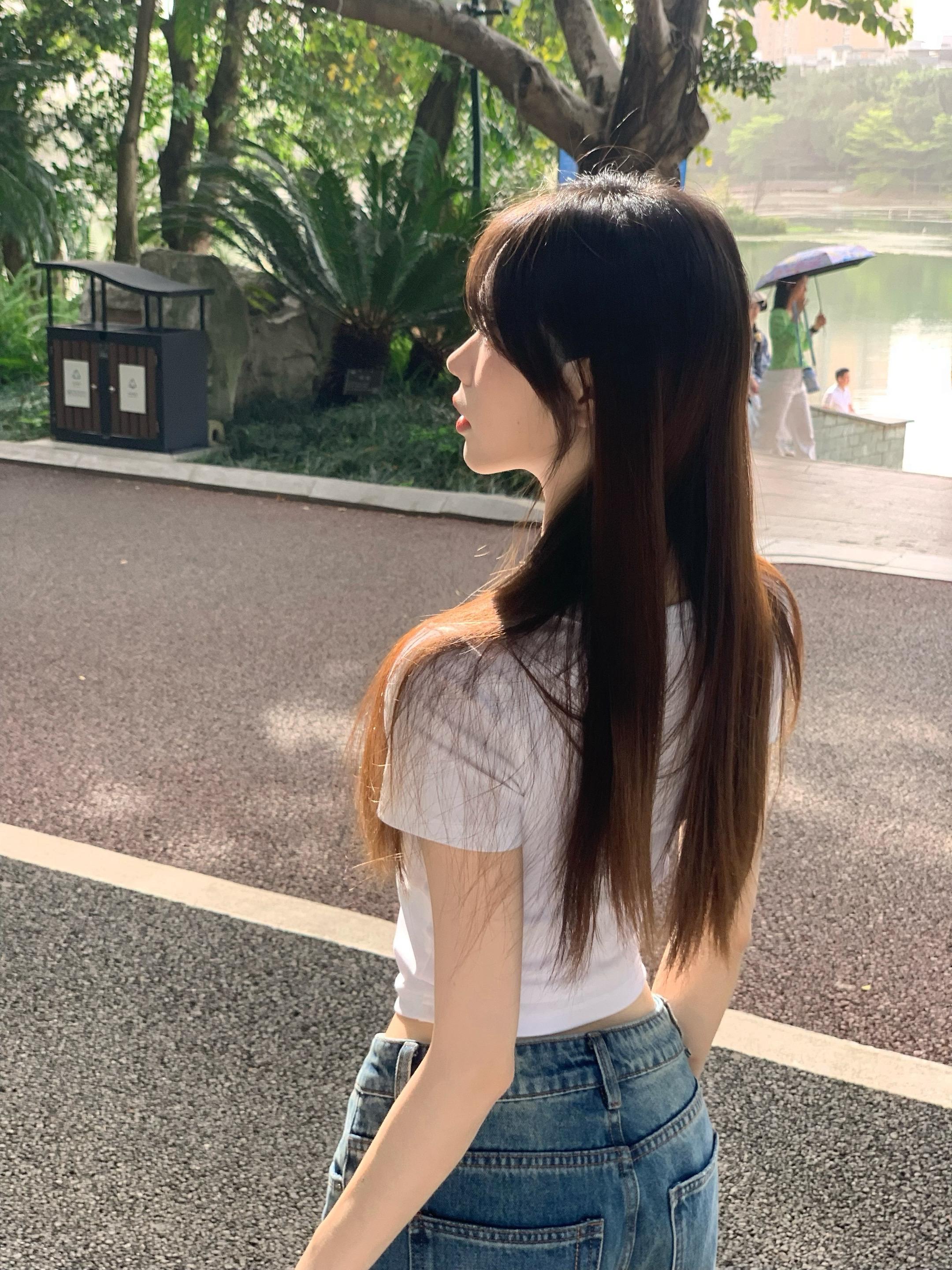 爱人如养花，当我从玫瑰丛中挑了一朵带回家后，我就不会再动摇内心返回去看...