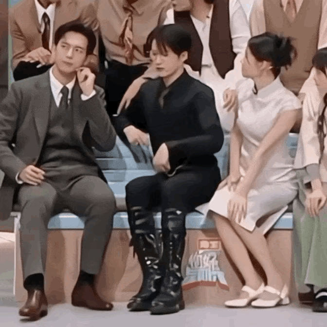 豆瓣评出四大自嬷男明星分别是成毅、罗云熙、谈恋爱、侯明昊小黑客观说，罗云熙算里面