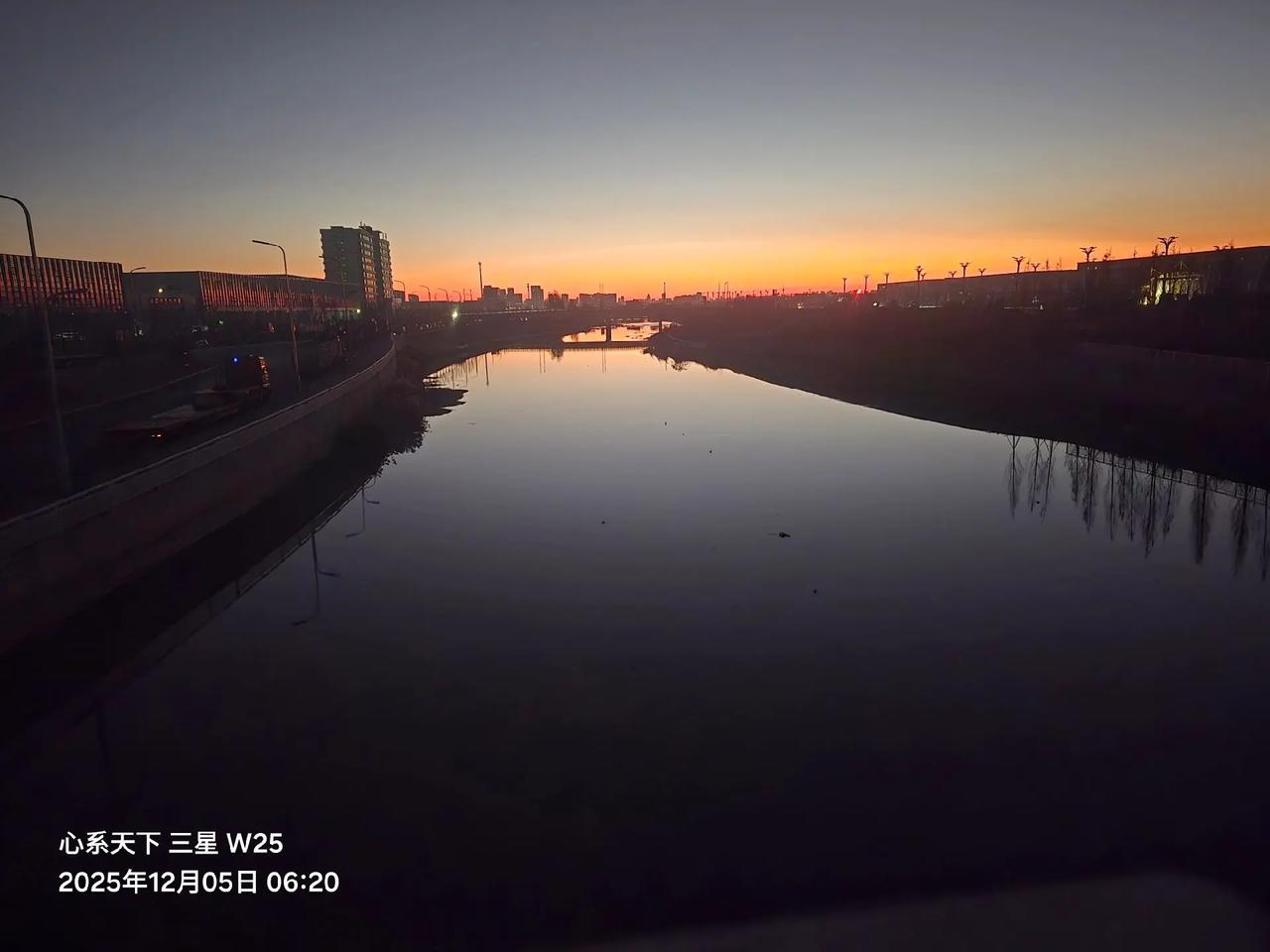 日子是自己的答案，你认真，它就精彩。愿你心情明媚，事事顺心[笑]日出之美