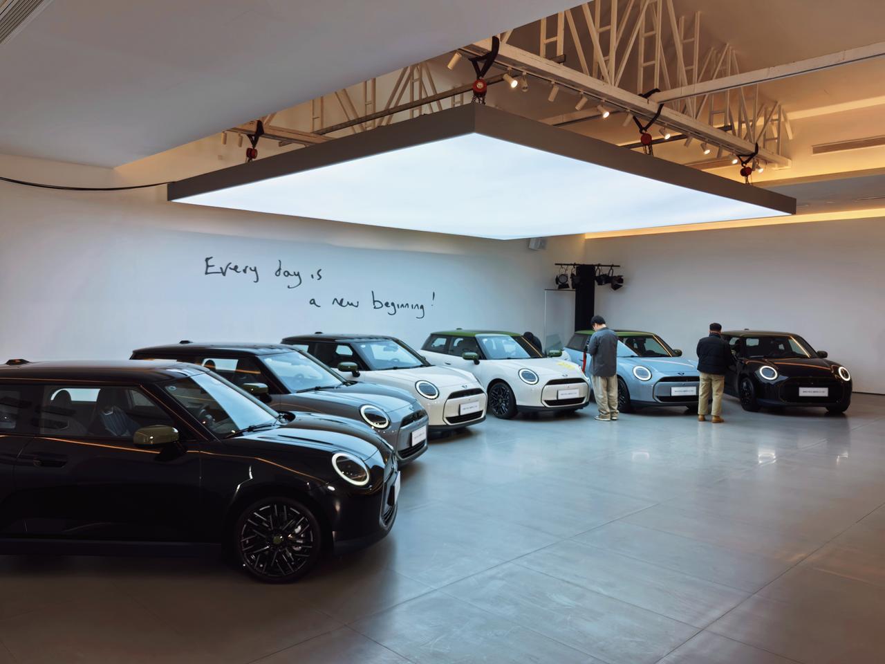 今天是个性专场，一口气来了六台宝马电动MINI COOPER PAUL SMIT