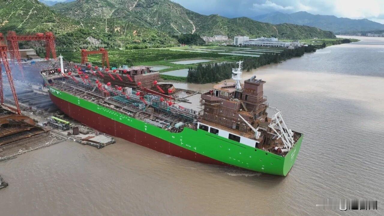 硬核突破！临海造出全球首艘搭载国产320型甲醇主机远洋油化船

8月31日，12