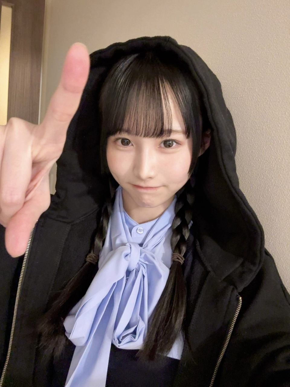 高井俐香「今日も頑張っててえらいえらいですよ( .ˬ. )そういえばクリスマスで