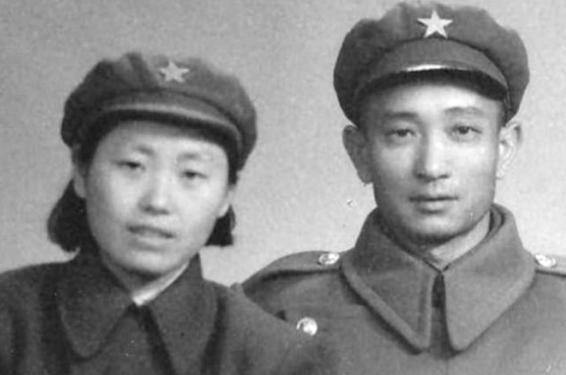 1949年的一天，第22军军长孙继先的女儿在门口玩耍，1个男人跑上前来。当即，男