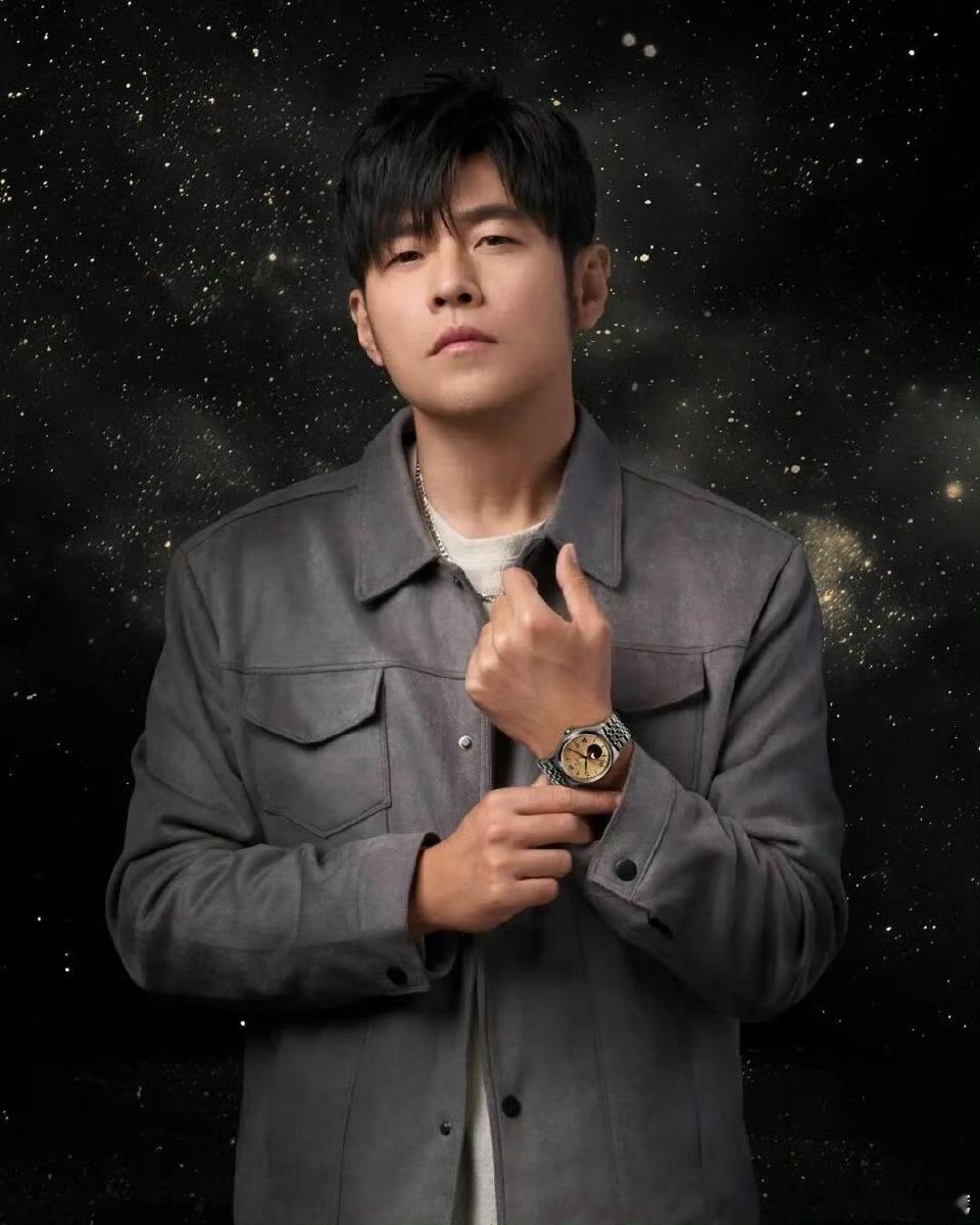 杰伦爱喝奶茶这件事，根本藏不住🥤！能把“偶像喜好”直接升级成“专属奶茶宇宙”的