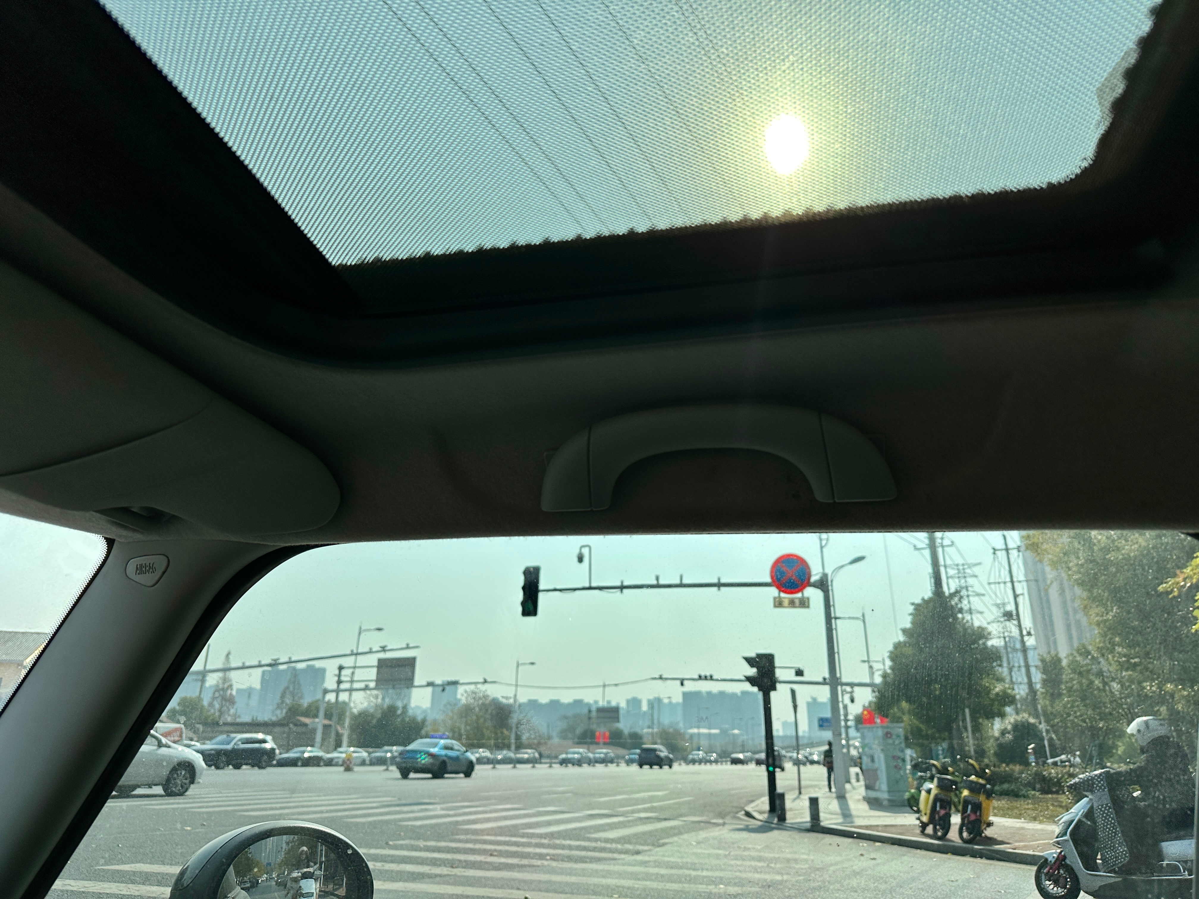 阳光明媚啊，家人们。休息一天，心理都健康好多。爽的爆炸，以后每周二店休，所有人都