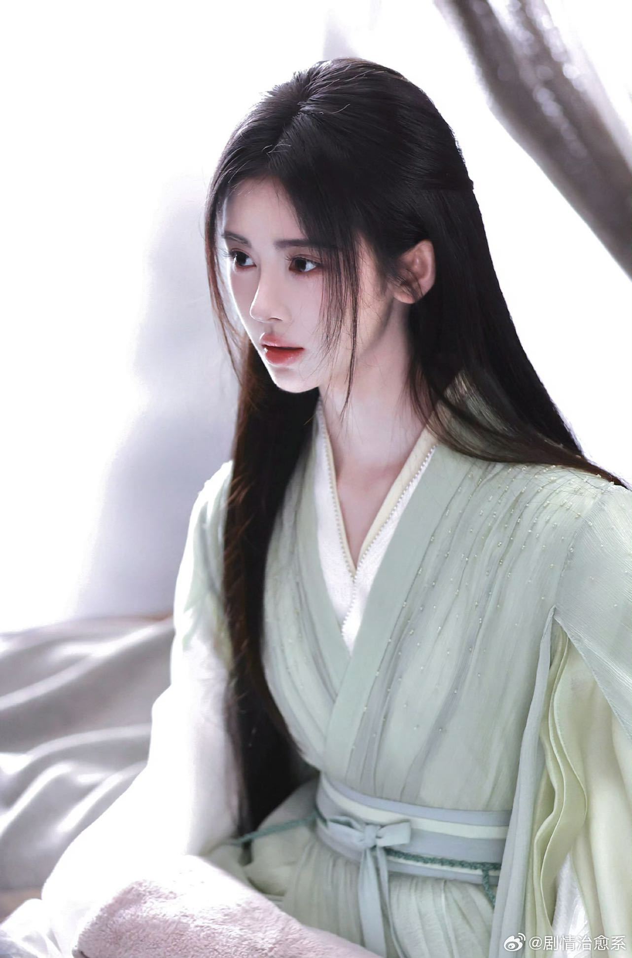 德塔文夸鞠婧祎千香热度超预期 开播仅短时间站内热度直冲高位，德塔文复盘称《千香》