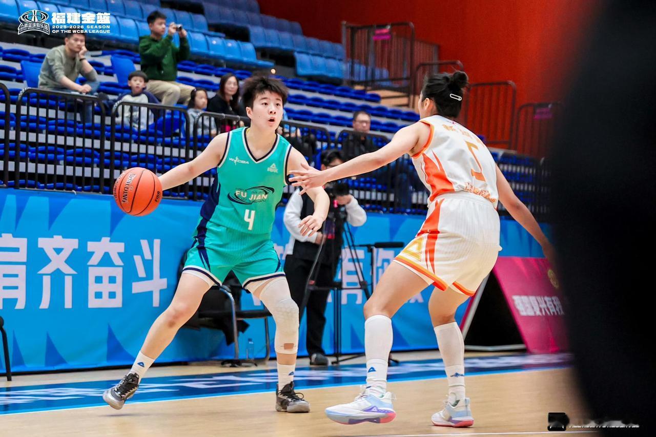 目前WCBA场均失误2个以上有53位。

其中国内球员有35位。

排在第一位是